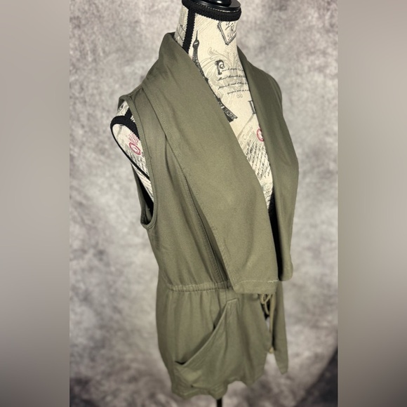 Miami Floral Embroidered Olive Green pocketed Front Tie Closure Vest Size M - Picture 8 of 12